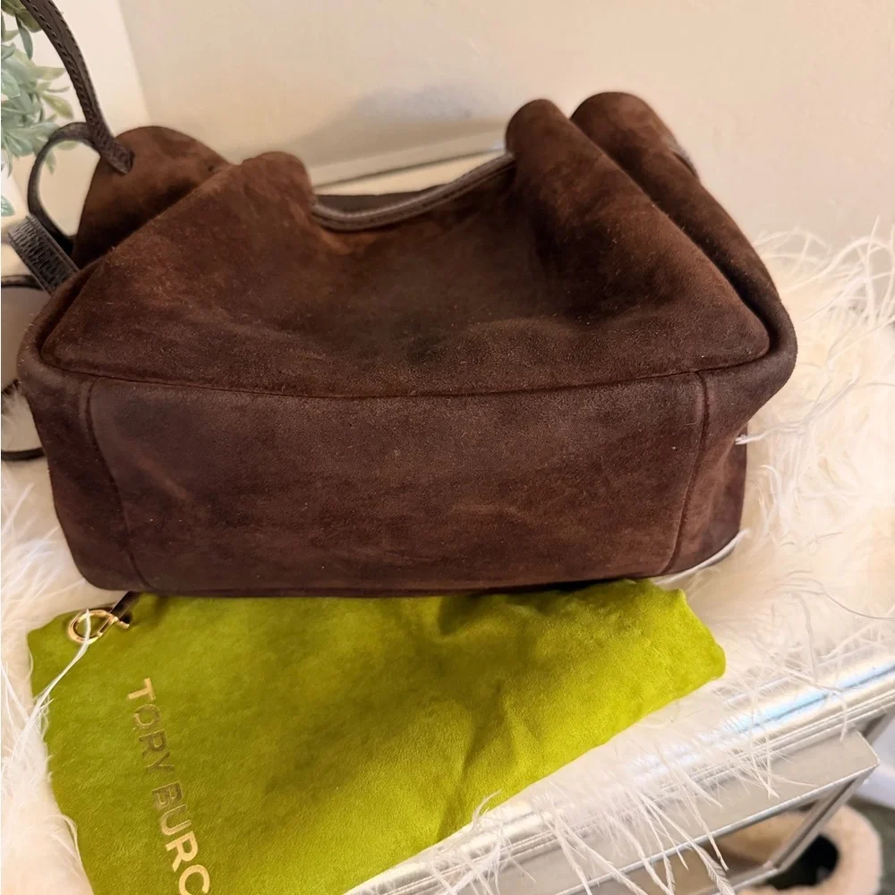 TORY BURCH ROMY SUEDE BUCKET BAG IN DARK COCOA